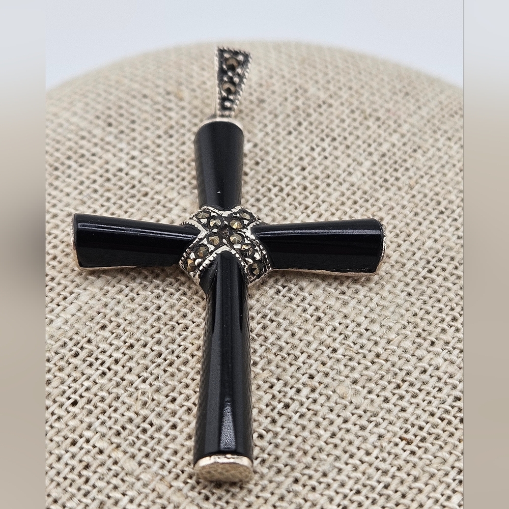 Vintage Sterling Silver Marcasite Onyx Stone Cross Pendant Necklace Estate Find